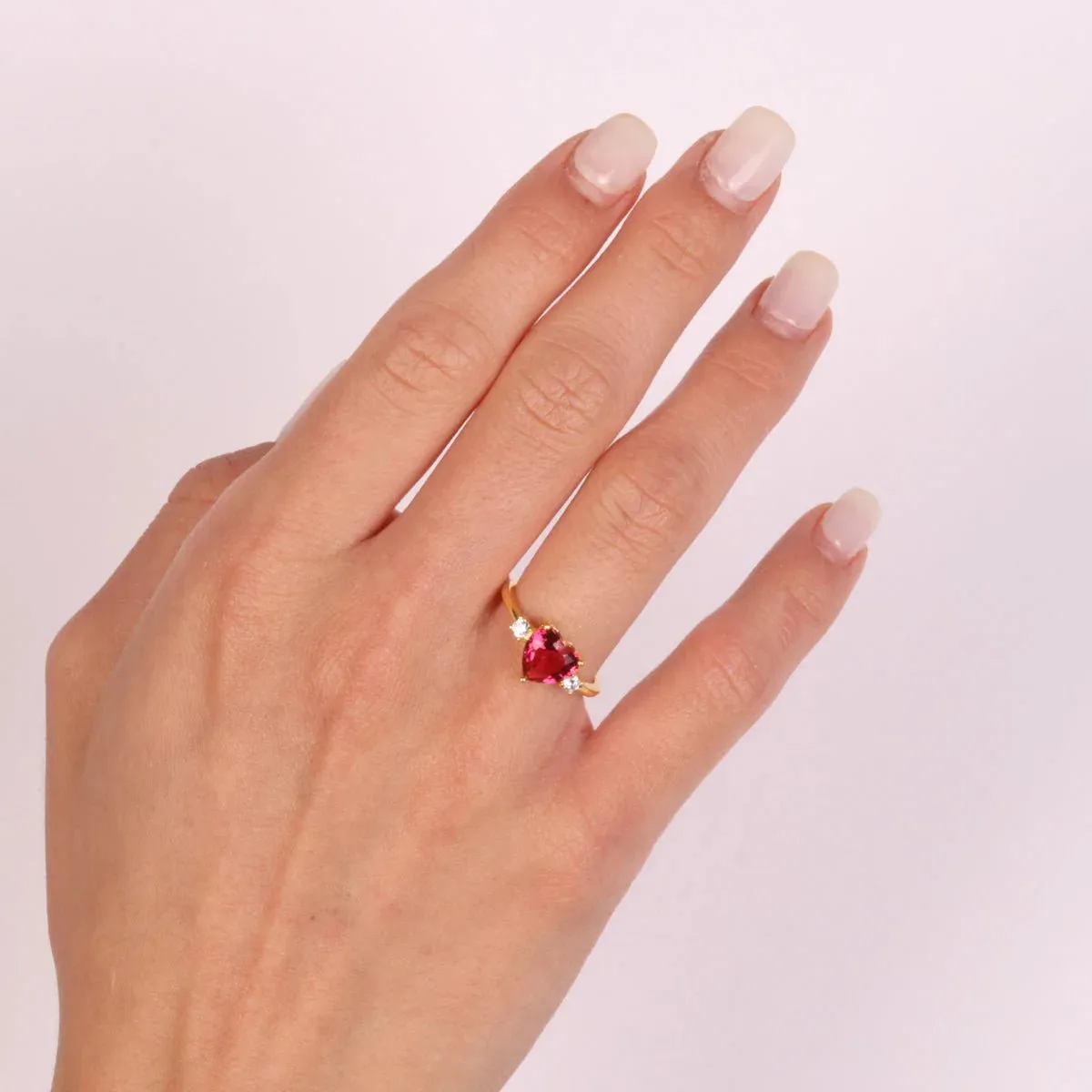 Anello in Argento con zirconi e cuore centrale rosso | Rohome